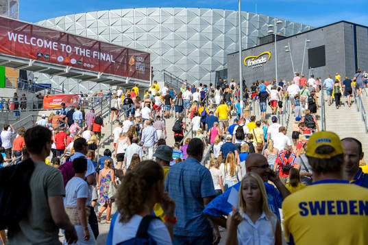 Publiken anlände till Friends Arena innan matchen mellan