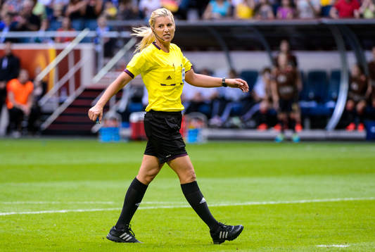 Domare Cristina Dorcioman i matchen mellan Tyskland och