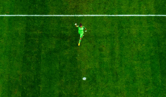 Tysklands målvakt Nadine Angerer jublar i matchen mellan