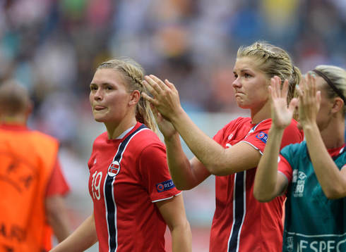 Norges Ingvild Isaksen Ada Hegerberg deppar