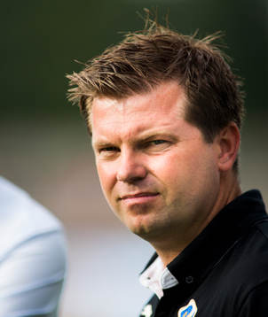 Halmstads tränare Jens Gustafsson i fotbollsmatchen i