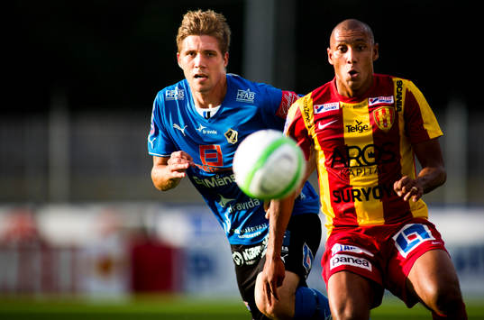 Halmstads Mikael Boman och Syrianskas Alessandro Silva