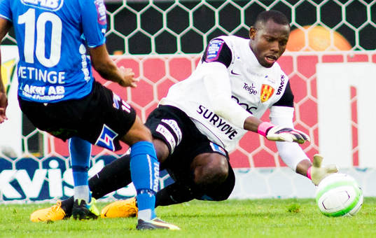 Syrianskas målvakt Dwayne Miller i fotbollsmatchen i