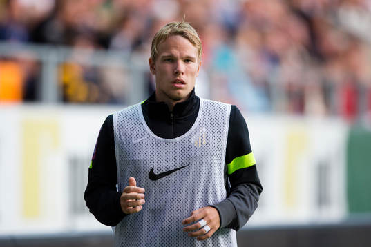 Häckens Oscar Lewicki värmer upp