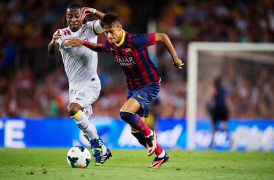Santos Arouca utmanas av Barcelonas Neymar Jr