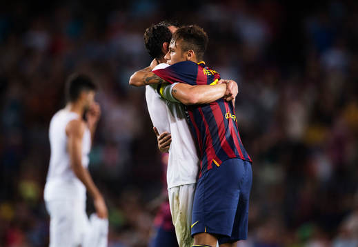 Santos Edu Dracena lyfter upp Barcelonas Neymar Jr