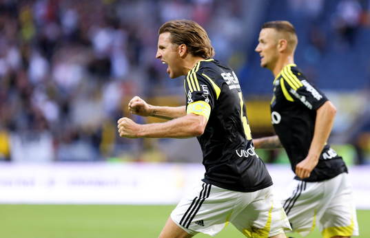 s Martin Lorentzson, i bild jublar AIK:s Nils-Eric