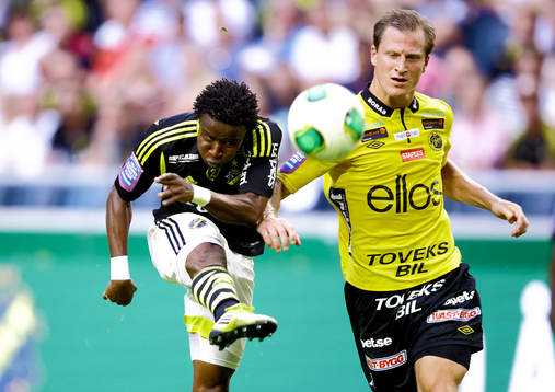 s Nabil Bahoui och Elfsborgs Daniel Mobaeck i