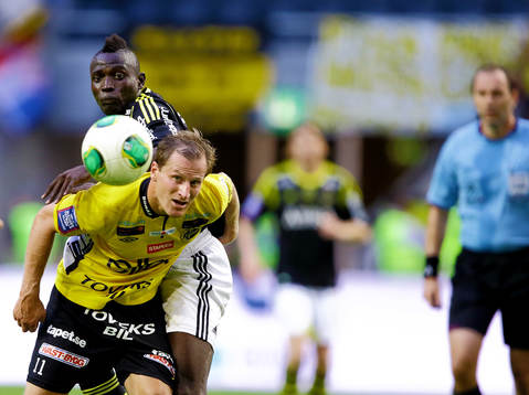 s Alhassan Crespo A. Kamara i fotbollsmatchen mellan AIK