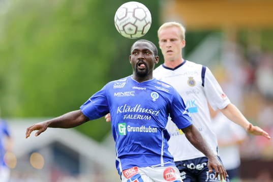Åtvidabergs John Owoeri i fotbollsmatchen mellan
