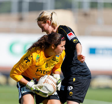 Piteås målvakt Lydia Williams och Göteborgs Marie