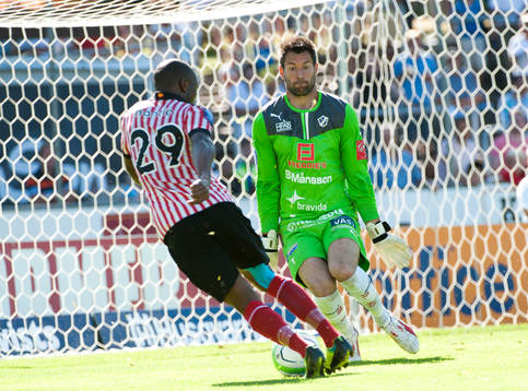 Tokelo Rantie, Malmö framför, Stojan Lukic, målvakt,