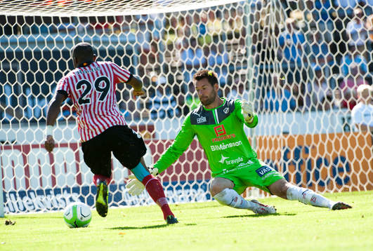 Tokelo Rantie, Malmö framför, Stojan Lukic, målvakt,