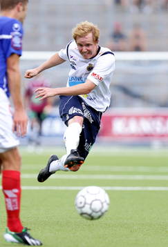 Gefles Simon Lundevall i fotbollsmatchen mellan Åtvidaberg