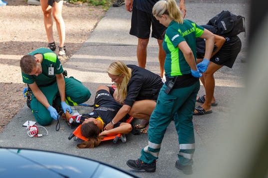 Göteborgs Beata Kollmats hämtas av ambulans