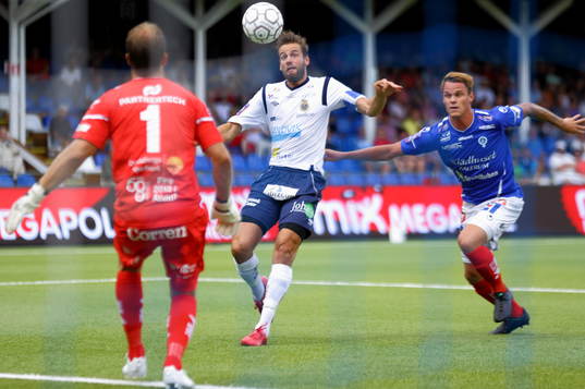 Målgörare 1-0 Gefles Mikael Dahlberg mellan Åtvidabergs