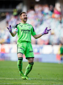 IFK Göteborgs målvakt John Alvbåge jublar