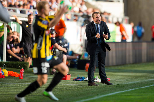 IFK Göteborgs tränare Mikael Stahre manar på sitt lag