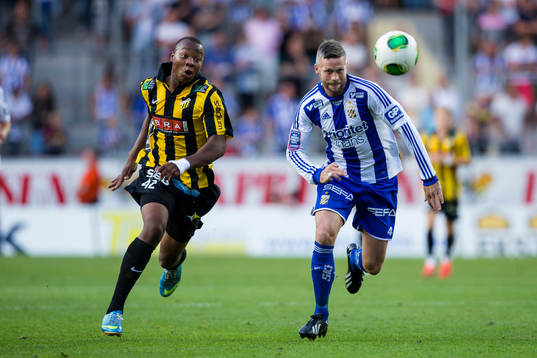 Häckens Carlos Strandberg i löpduell med IFK Göteborgs