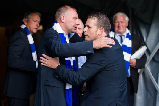 IFK Göteborgs sportchef Håkan Mild kramar om tränare