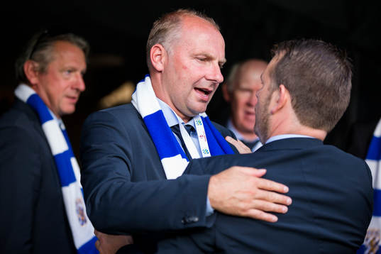 IFK Göteborgs sportchef Håkan Mild kramar om tränare