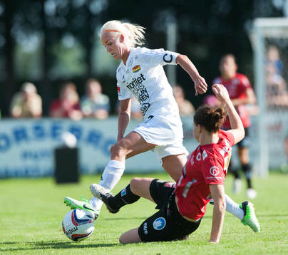 Mia Carlsson, Kristianstad glidtacklar  Caroline Seger,