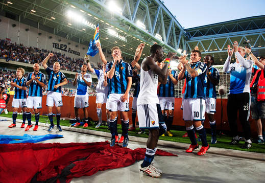 Djurgårdens Emil Bergström och hans lagkamrater dansar