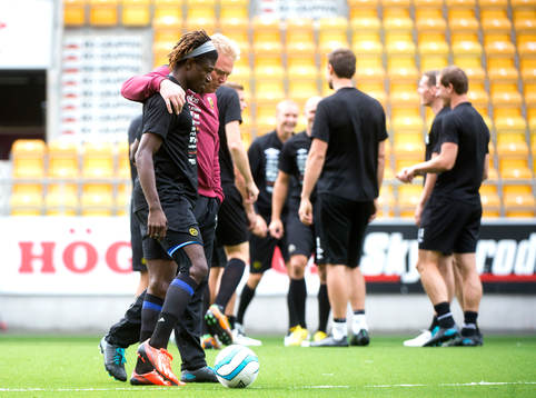 Mohamed Bangura och Jörgen Lennartsson, tränare, Elfsborg