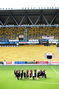 Jörgen Lennartsson, tränare, Elfsborg, håller genomgång