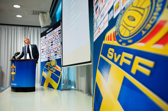 Sveriges förbundskapten Erik Hamrén presenterar
