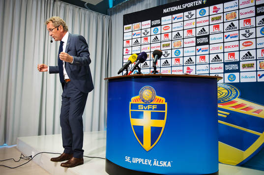 Sveriges förbundskapten Erik Hamrén presenterar