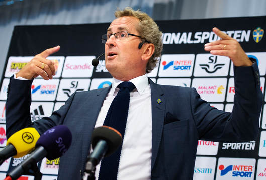 Sveriges förbundskapten Erik Hamrén presenterar
