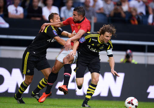 s Niklas Backman och Nils-Eric Johansson stoppar Manchester