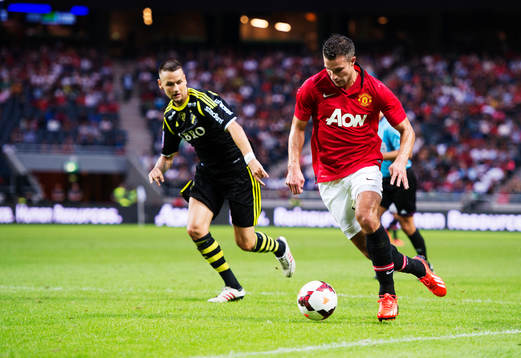 s Alexander Milosevic jagar Manchester Uniteds Robin van