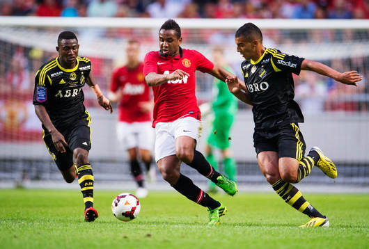 s Ibrahim Moro och Alexander Milosevic jagar Manchester