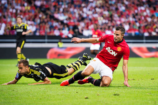 s Niklas Backman och Manchester Uniteds Robin van Persie