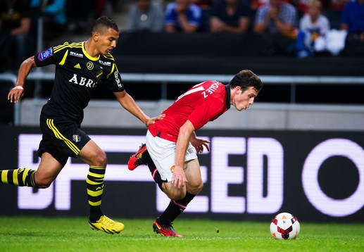s Nabil Bahoui och Manchester Uniteds Ángelo Henríquez