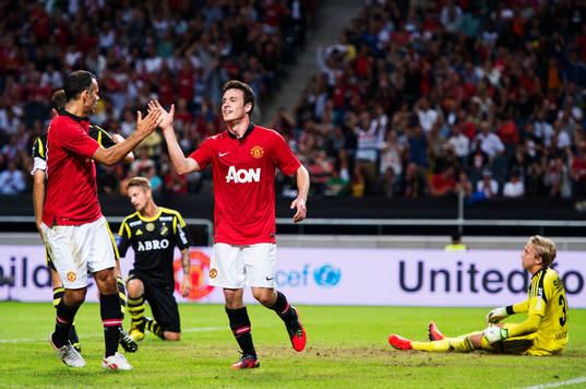 Manchester Uniteds Ryan Giggs och Ángelo Henríquez jublar
