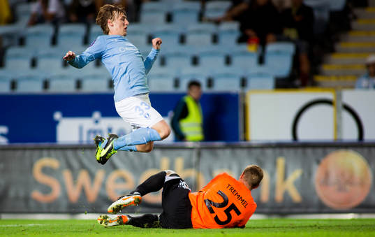 Emil Forsberg med en målchans som Swanseas målvakt