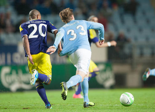 Tröjdragning, Jonathan de Guzman, Swansea,  drar i Emil