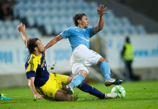 Varning, guld kort, Michu, Swansea, glidtacklar Ricardinho,
