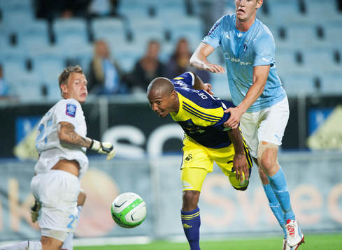 Jonathan de Guzman, Swansea,  målvakten Johan Dahlin och