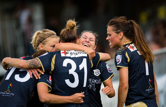 LdB Malmös Ramona Bachmann ser glad ut och firas av
