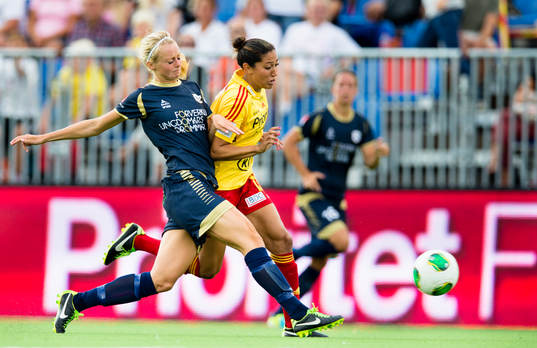 LdB Malmös Amanda Ilestedt och Tyresös Christen Press