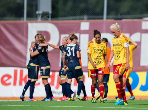 Tyresös Christen Press och Caroline Seger ser deppiga ut