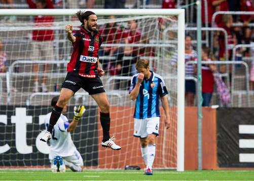 Brommapojkarnas Andreas Eriksson gör 3-0 för