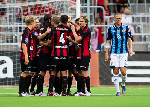 Spelarna i Brommapojkarna jublar