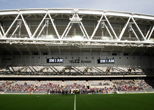 Spelarna ställer upp sig på plan innan fotbollsmatchen