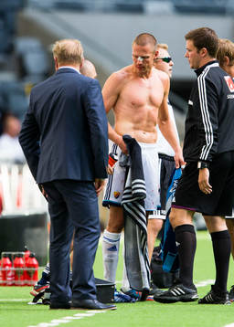 Djurgårdens Mattias Östberg tvingas plåstras om och byta