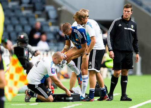 Djurgårdens Mattias Östberg tvingas plåstras om och byta